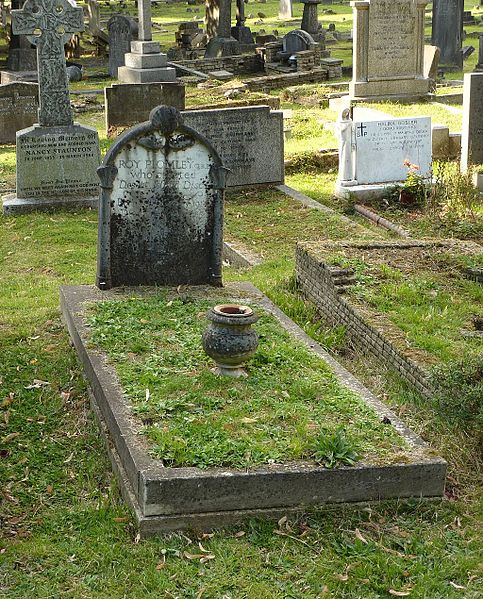 File:Roy Plomley grave Putney Vale 2014.jpg