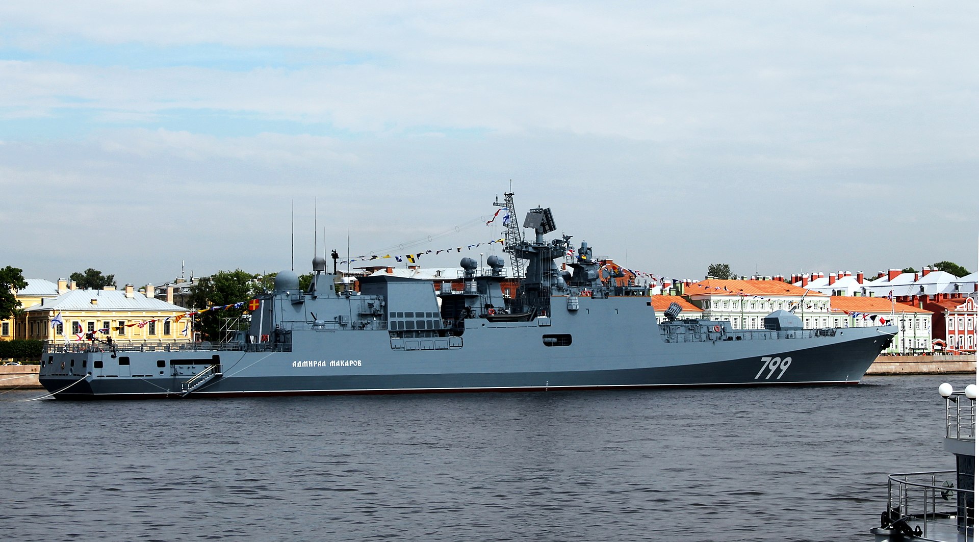 1920px-Russian_frigate_Admiral_Makarov.j