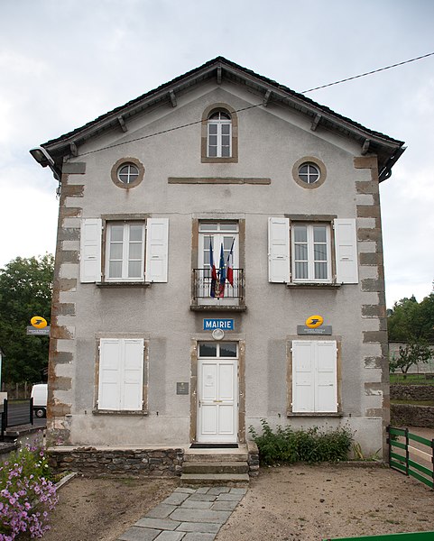 File:Saint-Hostien - Mairie.jpg