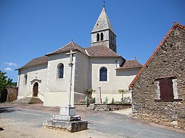 The church, cross and war memorial in Saules