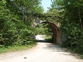 Sauvoy ferme Sainte Valérie chemin et tunnel.jpg