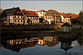 Schönfeld (Dresden) Schlossteich mit Schwaneninsel und umgebenden Fachwerk-Bauten