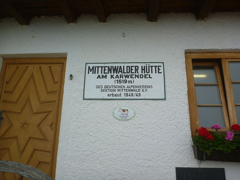 File:Schild Mittenwalder Hütte.JPG