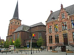 Църквата „Свети Серваций“ и сградата на общината