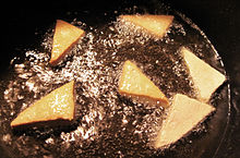 Shallow-frying_tofu_triangles.jpg