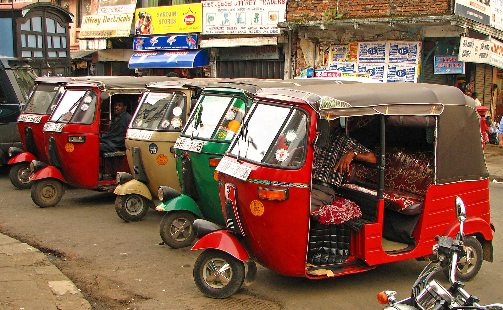 Tuktuks in Colombo