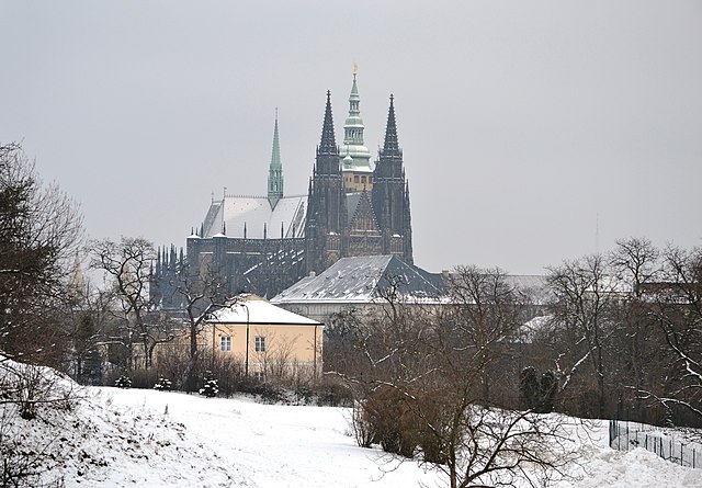 640px-St.Vitus_Cathedral_Prague.JPG (640×445)