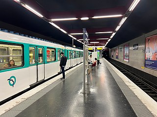 <span class="mw-page-title-main">Boulogne–Jean Jaurès station</span> Metro station in Paris, France