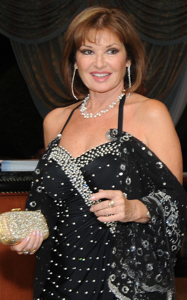 640px x 1026px - Stephanie Beacham - Wikipedia