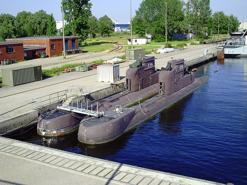 File:Submarines S194 and S196.jpg