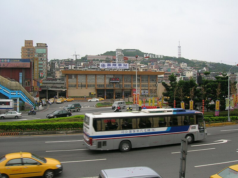 File:TRA Keelung Station front overview 20060818.jpg