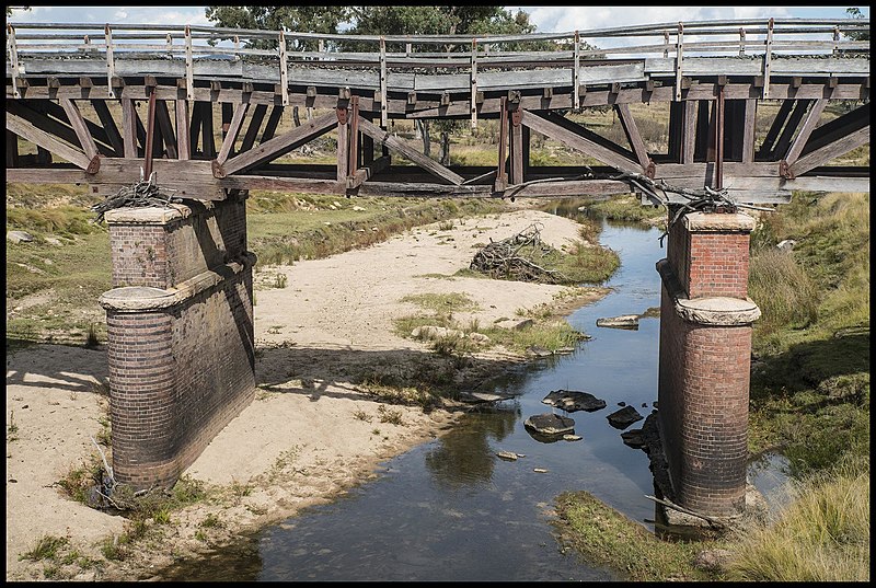 File:Tenterfield Rail Bridge needs repair-1 (26496715190).jpg