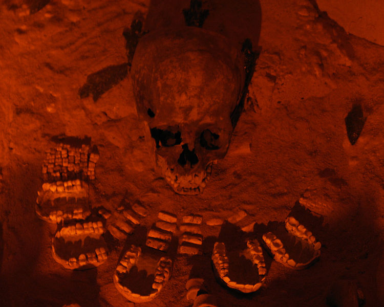 File:Teotihuacan-Entierro de la pirámide de la Serpiente Emplumada.jpg