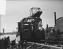Launch of tin suction cutter Selajar in August 1954 Tewaterlating 2 snijkopzuigers Langkaas en Selajar bi Smit (Kinderdijk), Bestanddeelnr 906-6885.jpg