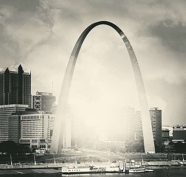 File:The Arch STL.jpg