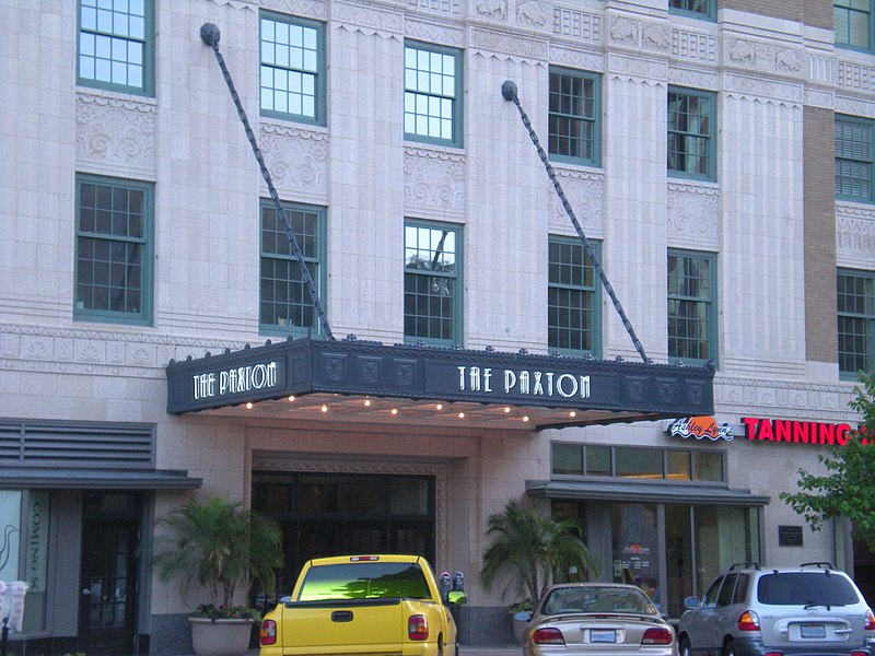 File:The Paxton Entrance.jpg