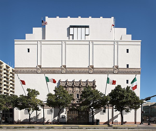 Located in Miami Beach, and built in 1927 to house the Washington Storage Company, the Mediterranean Revival building opened to the public as a museum