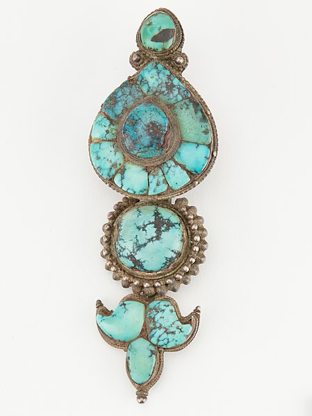 File:Tibetan turquoise earring detail, - Ornament, ear (AM 1974.154-6) (cropped).jpg