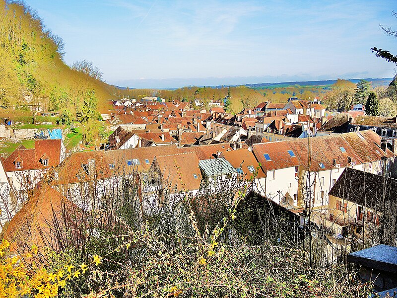 File:Tonnerre. Vue côté Ouest. 2015-04-12.,.JPG