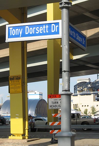 File:TonyDorsettDrive.jpg