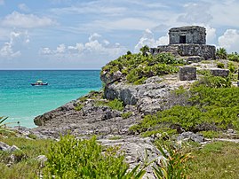 Le temple du dieu du Vent sur le site maya de Tulum (État mexicain du Quintana Roo). (définition réelle 3 000 × 2 250)