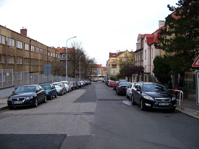 File:Tychonova, od ulice U Písecké brány k ulici Na valech.jpg