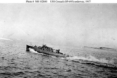 USS Cossack underway ca. summer 1917, probably off Boston, Massachusetts. USS Cossack (SP-695) underway.jpg