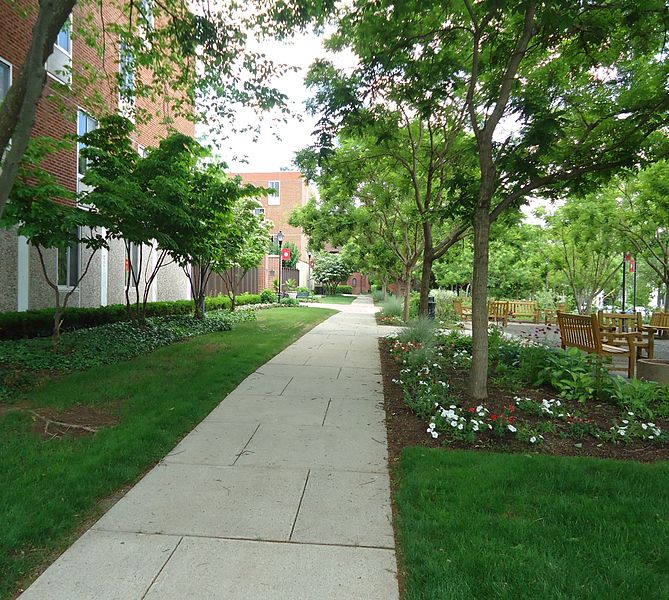 File:UU Rutgers University pathway College Avenue campus.JPG