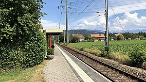 Side platform next to single-tracked railway line