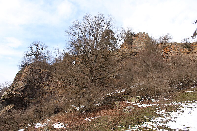 File:Uznariani fortress outside view.jpg