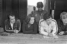 V.l.n.r. Clay Regazzoni (Zwitserland), Catherine Blaton (de echtgenote van Ickx), Bestanddeelnr 924-6609.jpg