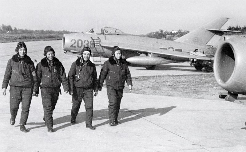 File:VPAF pilots with MiG-17s.jpg