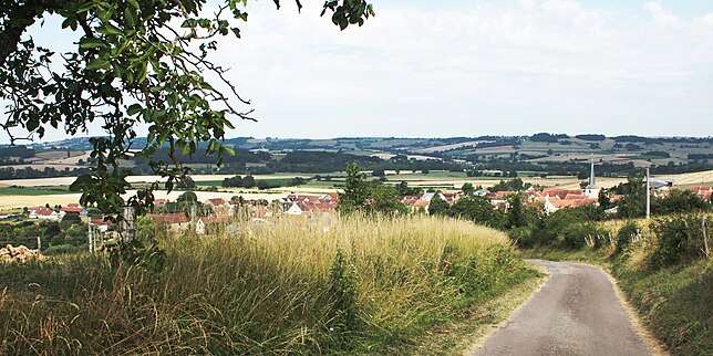 Viserny vu depuis la route des vignes.