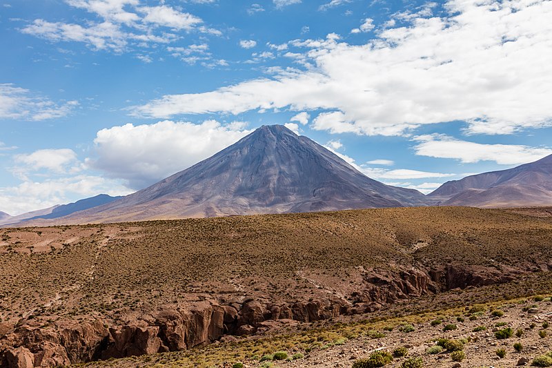File:Volcán Licancabur, Chile, 2016-02-07, DD 01.JPG