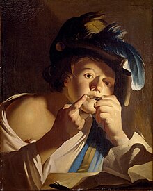 peinture : un jeune homme coiffé d'un chapeau à plumes, une partition un peu froissée devant lui, joue du scacciapensiero, pincé entre ses lèvres.