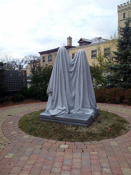 File:"Monument" granite sculpture at Jardin de sculptures in Winnipeg, Manitoba.jpg