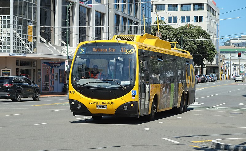 File:'Go Wellington'-trolley bus going along Taranaki Street on the last day of service (31 Oct 2017).jpg