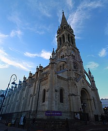 Le clocher-porche de l'église.