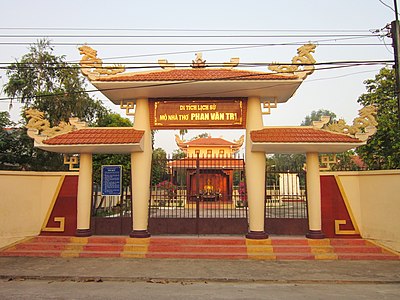 Khu đền thờ và mộ Phan Văn Trị ở thị trấn Phong Điền.