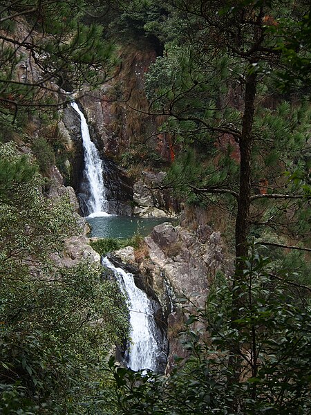 File:叠瀑 - Cascade - 2013.01 - panoramio.jpg