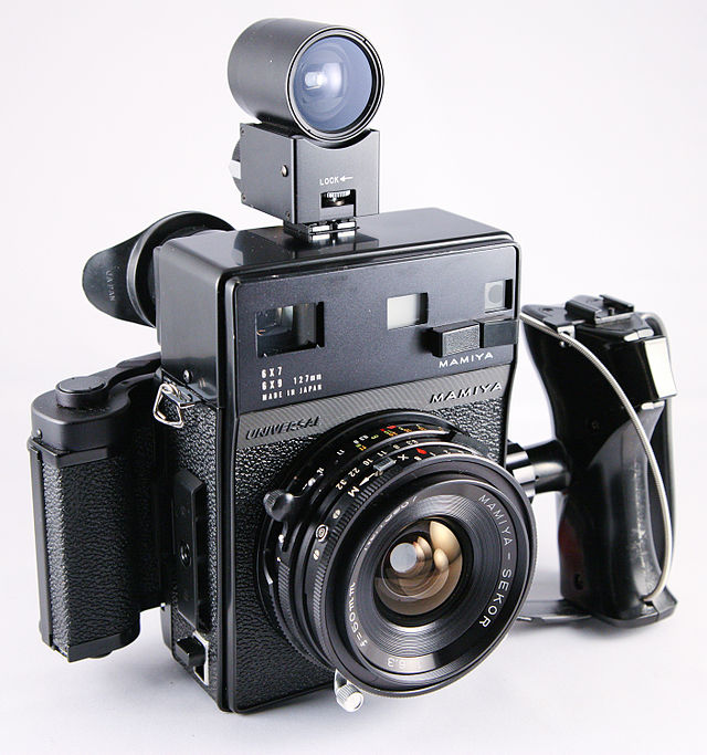 File:0179 Mamiya Universal 50mm f6.3 lens with finder 