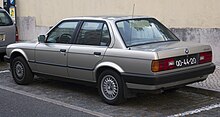1988 BMW 318i four-door, left rear (Portugal).jpg