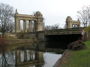 Charlottenburger Tor und Brücke