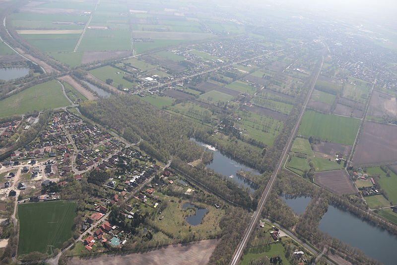 File:2013-05-03 Fotoflug Nordholz Papenburg HP 1985.JPG