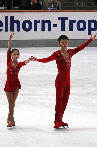 File:2013 Nebelhorn Trophy So Hyang PAK Nam I SONG IMG 6769.JPG