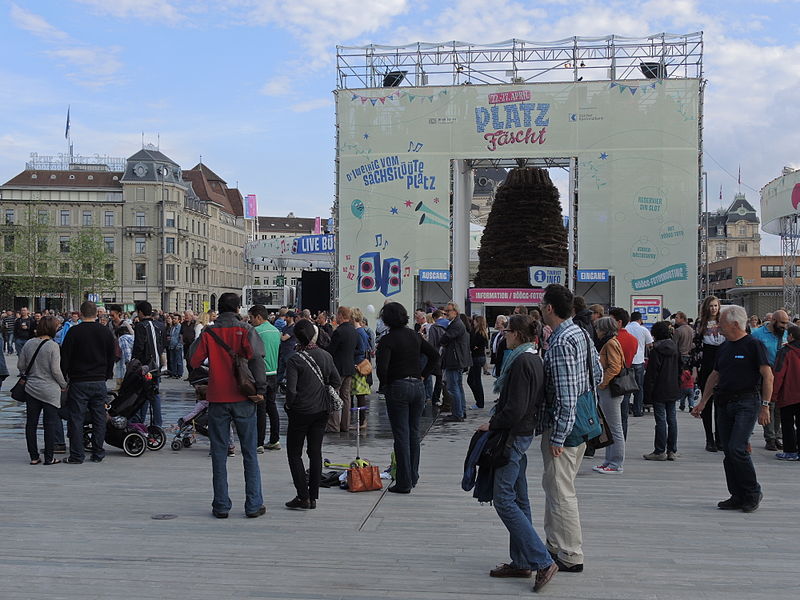 File:2014 Sechseläuten - Sechseläutenplatz-'fäscht' - Böögg 2014-04-26 17-59-42 (P7700).JPG