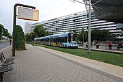 Deutsch: DVB-Straßenbahnwagen 2805 (Linie 3 nach Coschütz) beim Verlassen der Haltestelle Walpurgisstraße, Dresden