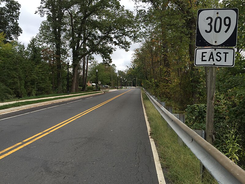 File:2016-10-07 15 19 15 View east along Virginia State Route 309 (Old Dominion Drive) at Rock Spring Road in Arlington County, Virginia.jpg