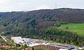 Deutsch: Blick vom Nordhang auf Künzelsau. Blick auf den Galgenberg mit Sendeturm am Lindle.