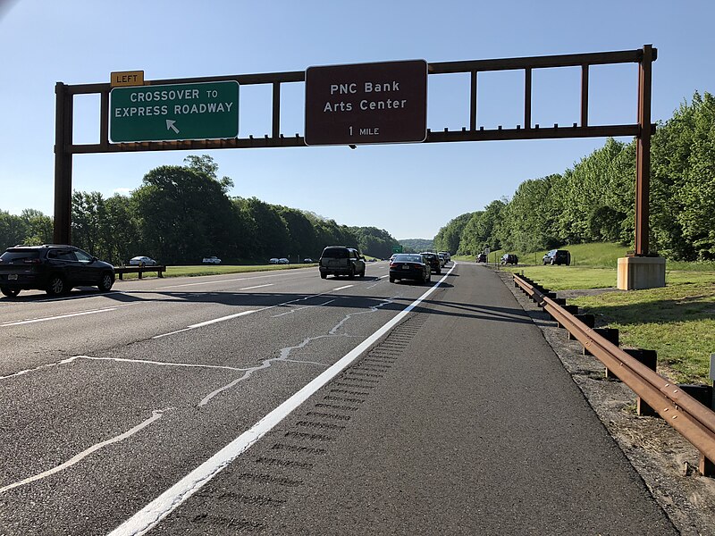 File:2018-05-26 08 38 52 View south along New Jersey State Route 444 (Garden State Parkway) at a crossover to the express lanes in Holmdel Township, Monmouth County, New Jersey.jpg